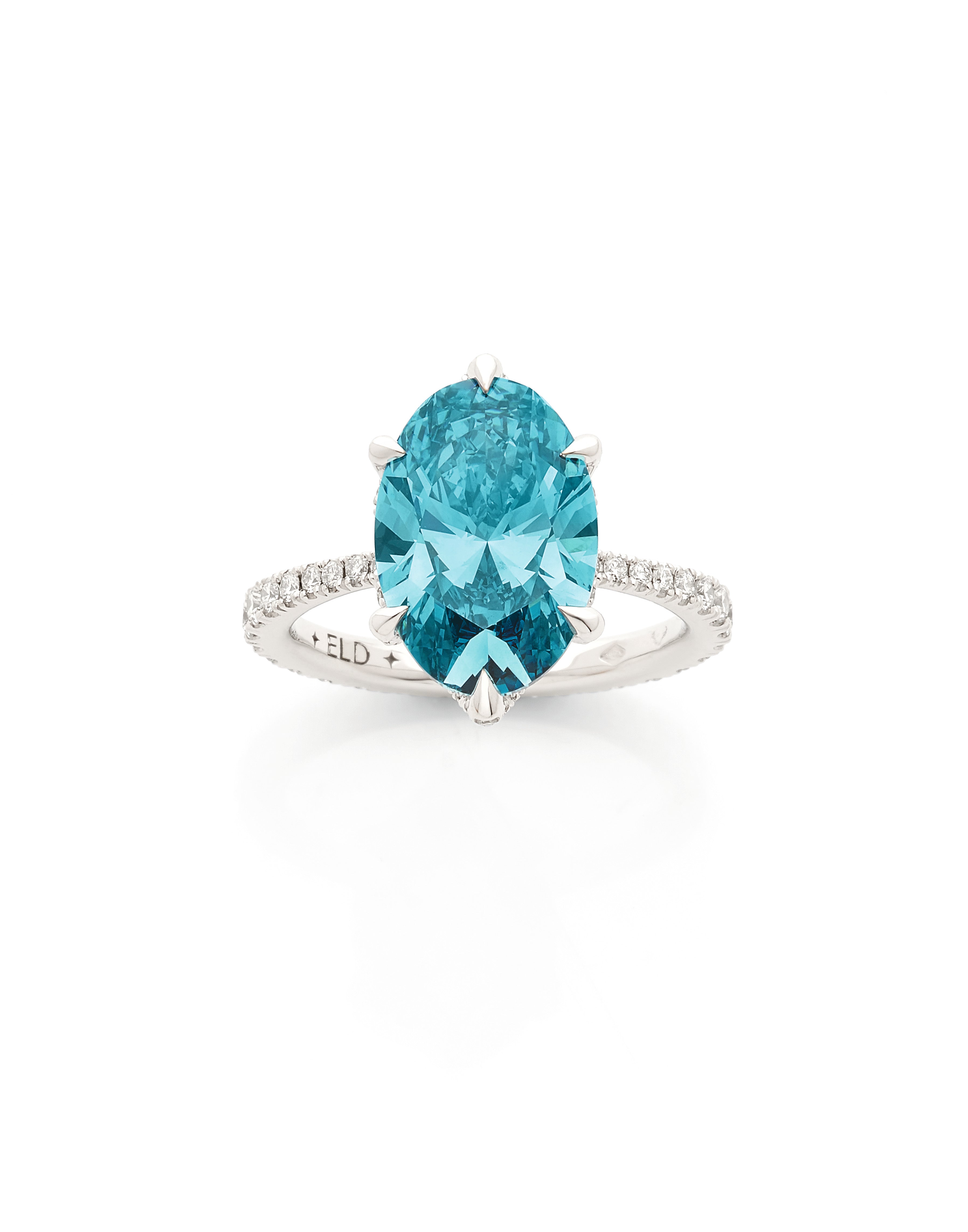 Bague Anouk sur mesure sertie d'un diamant de laboratoire ovale de 5 carats Fancy Vivid blue sur or gris 18K - Exquisite Lab Diamonds -