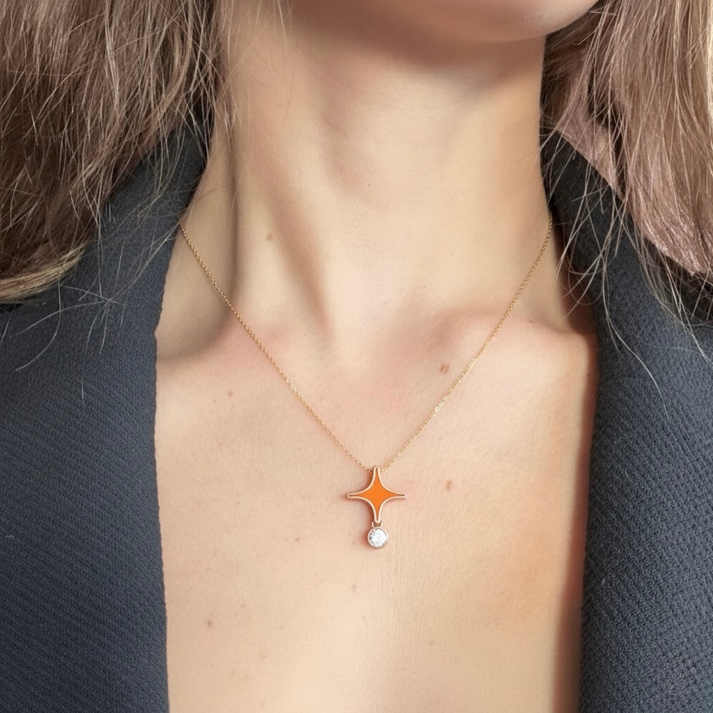 Pendentif EO en or 18K émaillé orange et diamant de laboratoire rond 0,90 ct (D/VVS2), bijou éthique et personnalisable