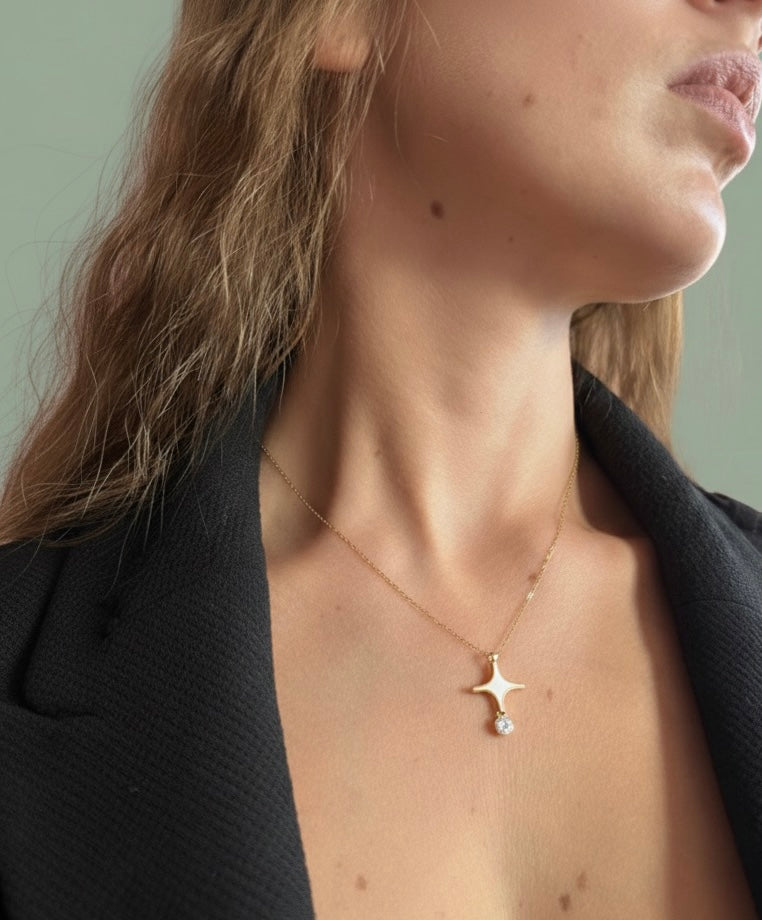 Pendentif IVI en or 18K émaillé blanc et diamant de laboratoire rond 0,90 carat, bijou éthique et personnalisable