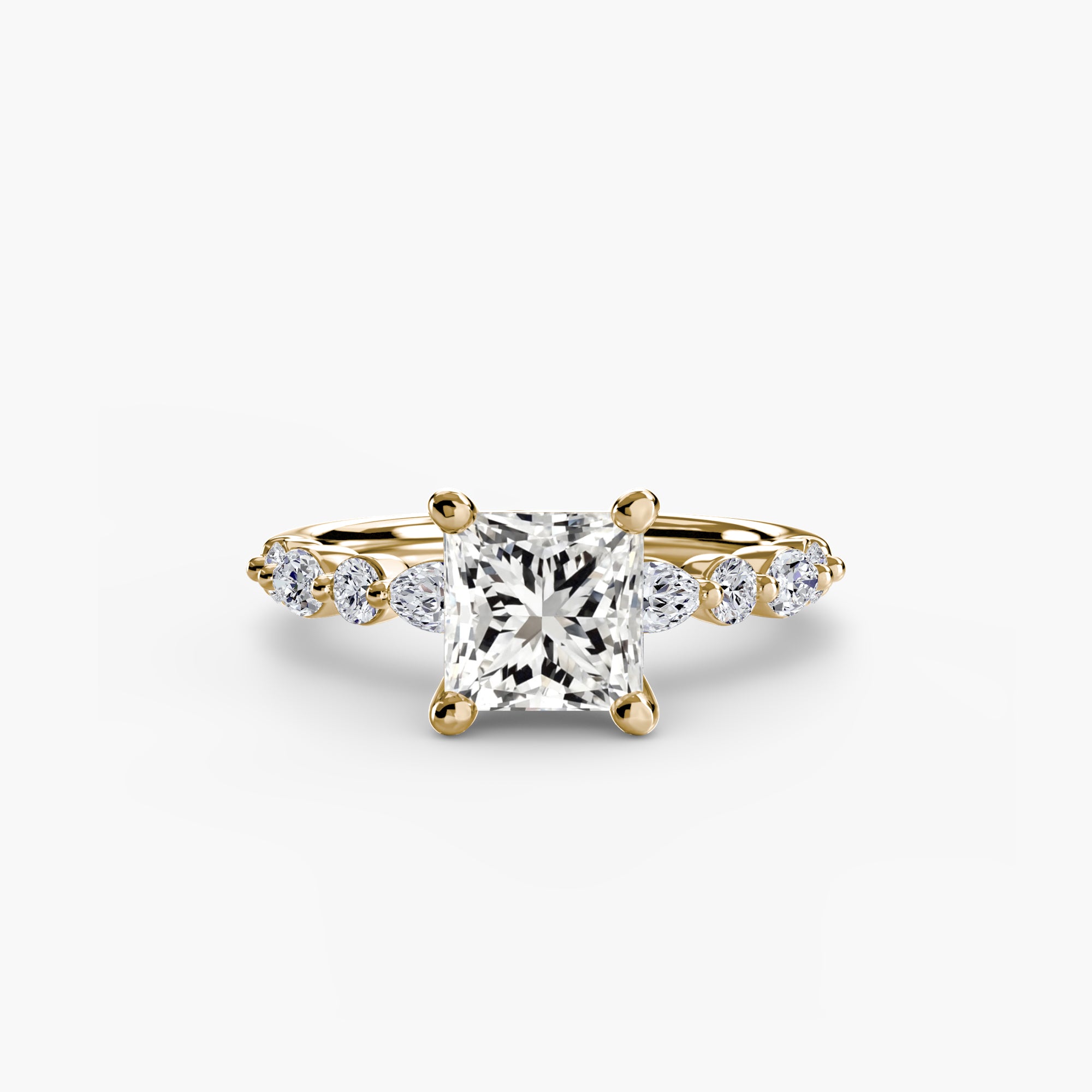 Bague solitaire Olya personnalisée avec la Maison Exquisite Lab Diamonds - en diamant de laboratoire princesse et or 18K ou platine