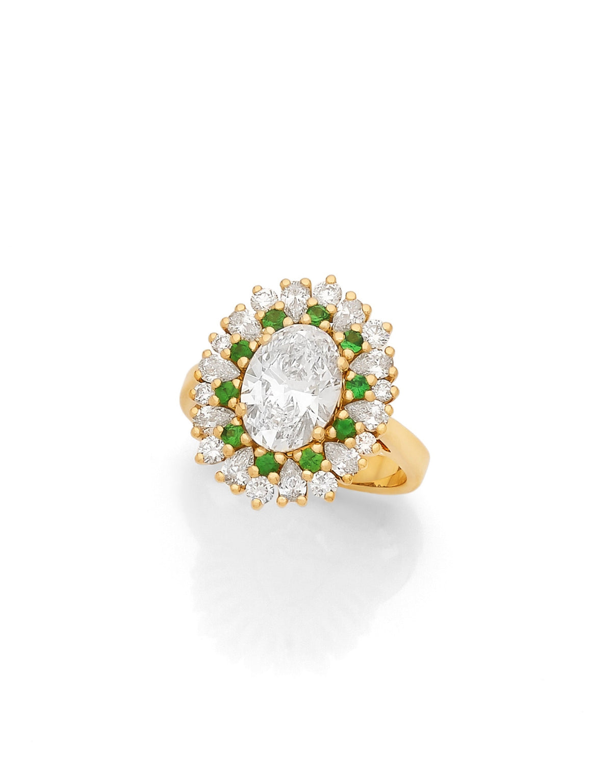 Bague Bérénice est une bague de fiançailles sur mesure de la Maison française Exquisite lab Diamonds. En or jaune 18K et diamant de laboratoire incolores.