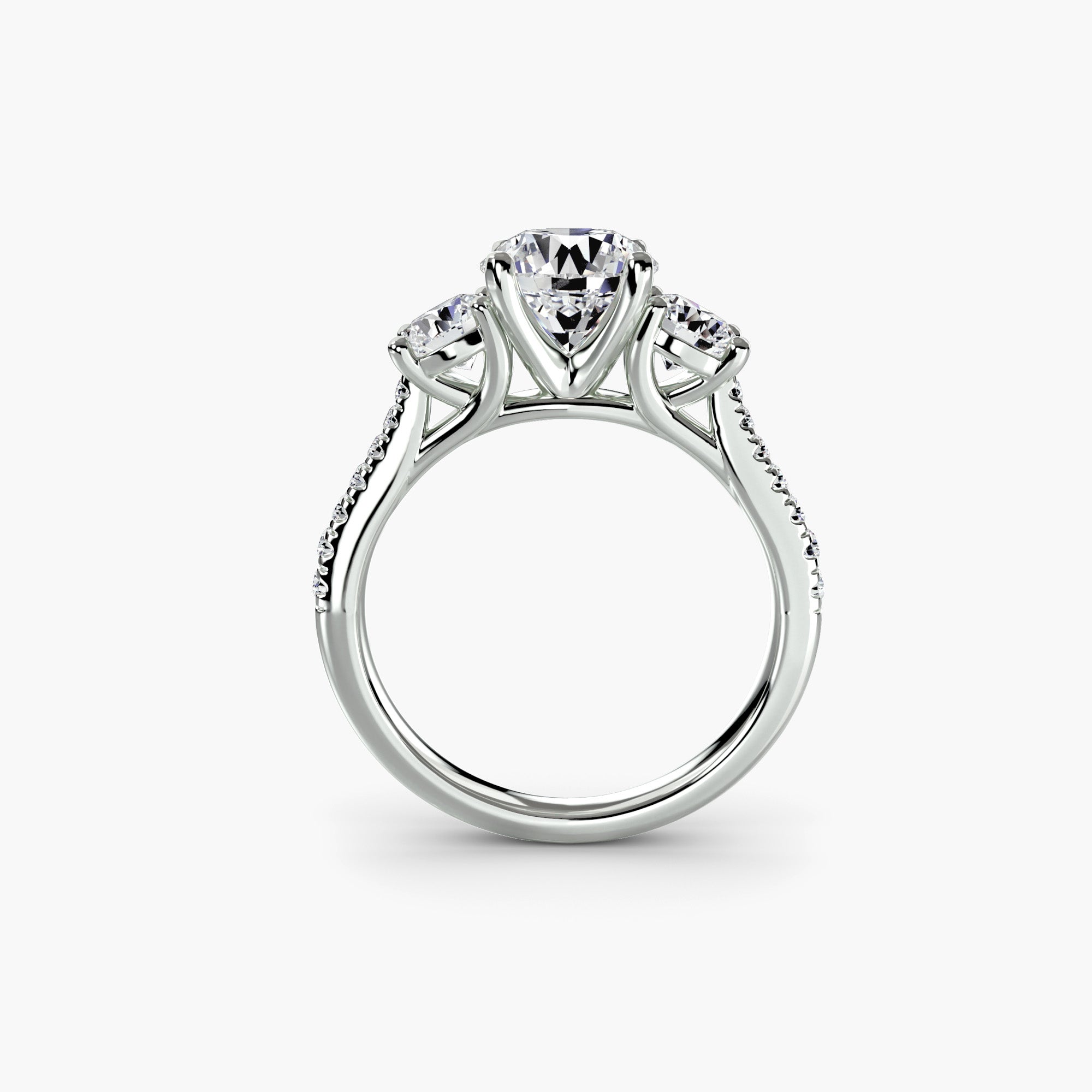 Bague Selene est sertie de 3 diamants de laboratoire ronds. Elle est personnalisable. Maison française ExquisiteLabDiamonds