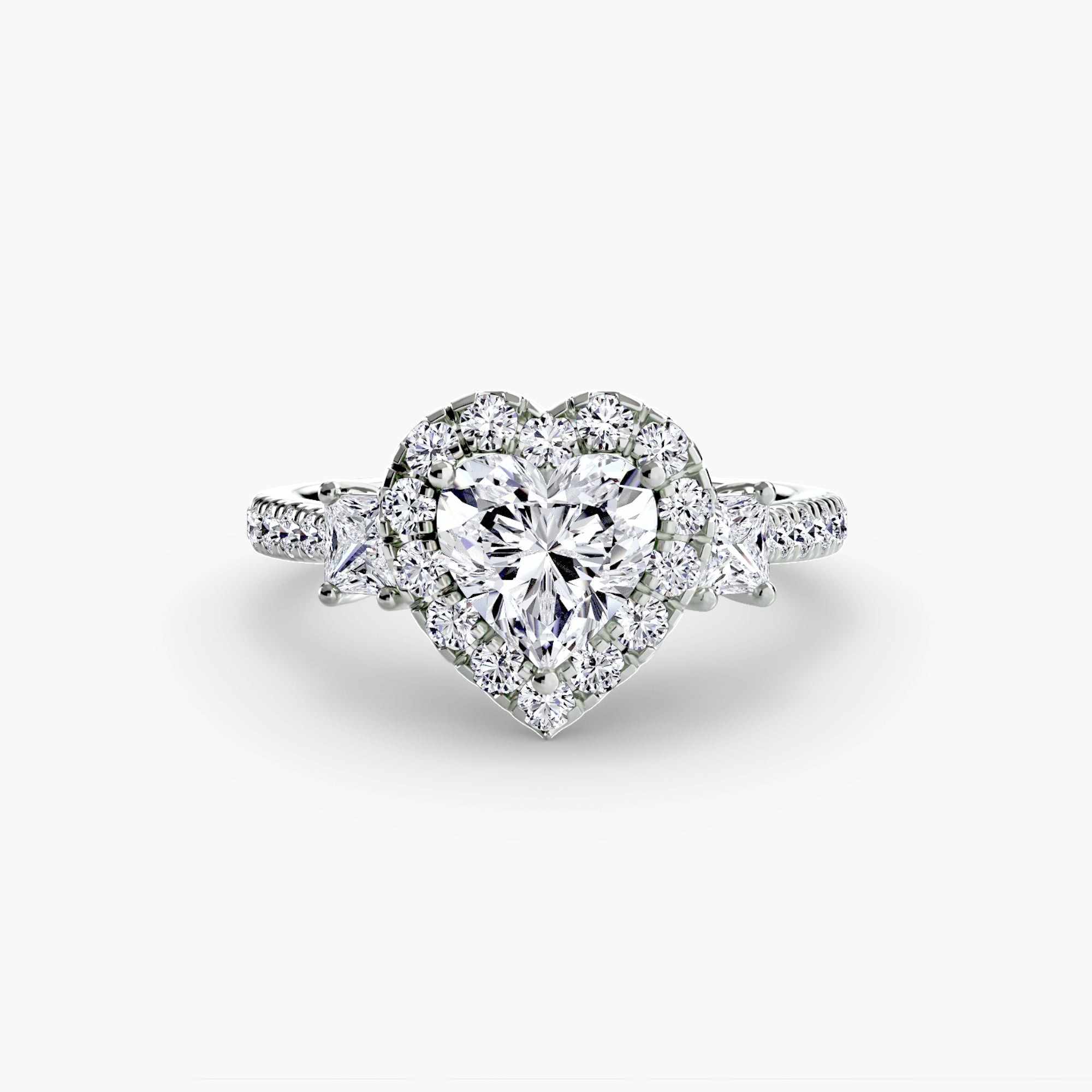 Bague Syr, diamant de laboratoire central coeur entouré d'une ligne de diamants de laboratoire et épaulé de deux diamants princesse. A personnaliser. Exquisite Lab Diamonds Paris