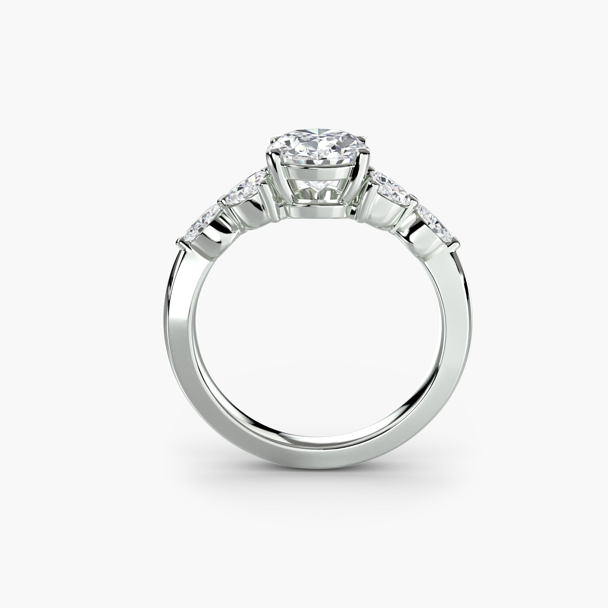 Bague Bryne en diamants de laboratoire ovales à personnaliser. Exquisite Lab Diamonds Paris