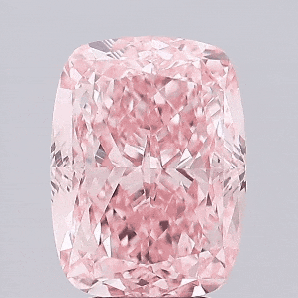 Diamant rose de laboratoire Fancy Vivid Pink de 4,53 carats, taille coussin modifié, pureté VVS2, certifié IGI – Exquisite Lab Diamonds Aris